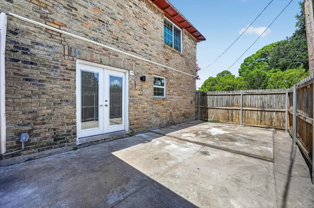 1801 E Grauwyler Road Irving TX 75061