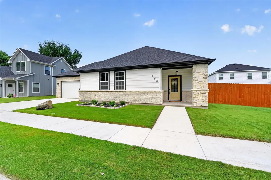 108 Griffin Street Waxahachie TX 75165