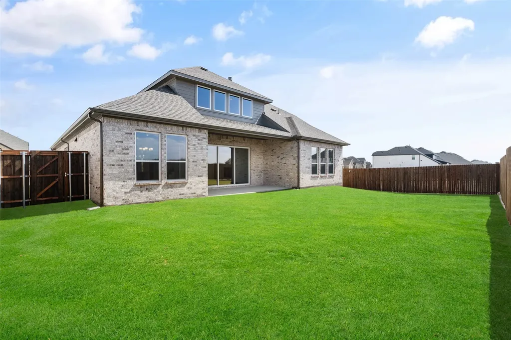 925 Cedar Street Lavon TX 75166