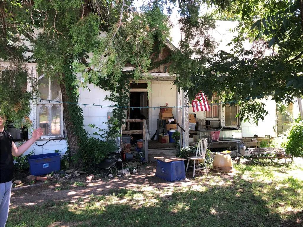 301 Elba Street Bowie TX 76230