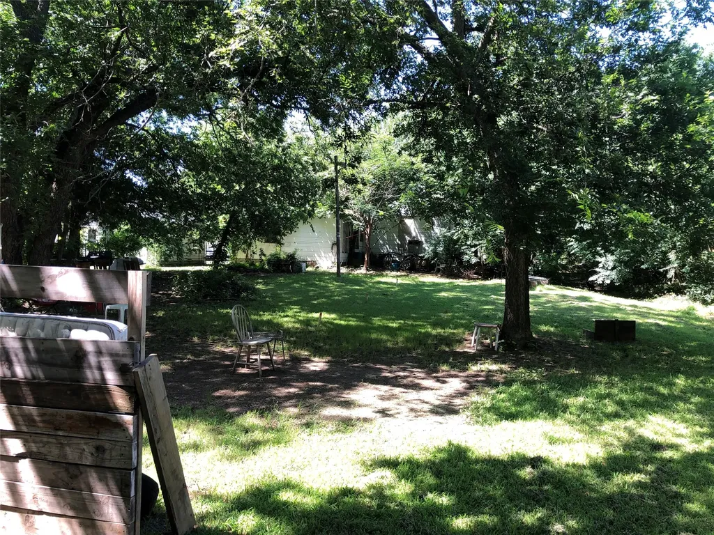 301 Elba Street Bowie TX 76230