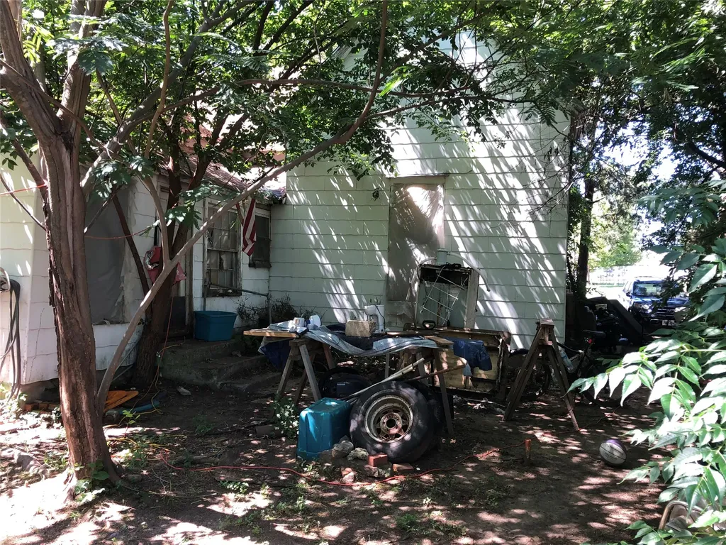 301 Elba Street Bowie TX 76230