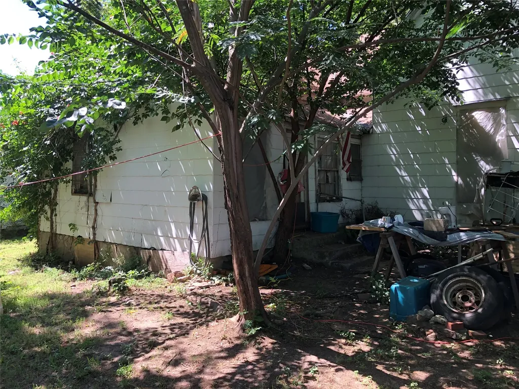 301 Elba Street Bowie TX 76230
