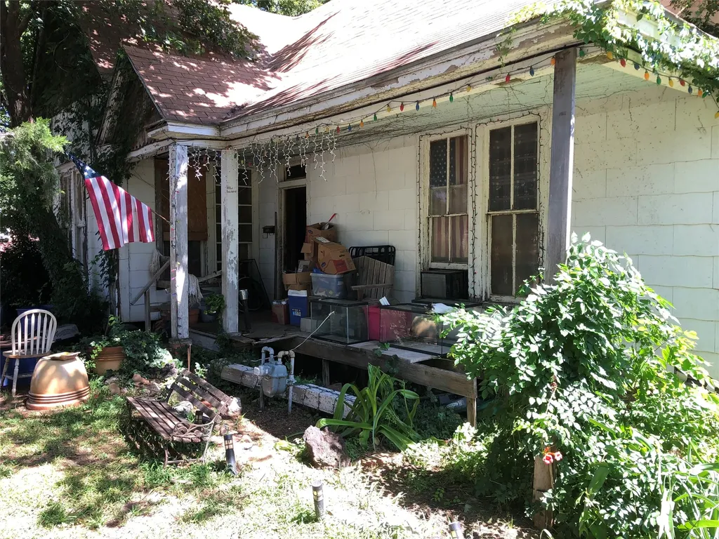 301 Elba Street Bowie TX 76230