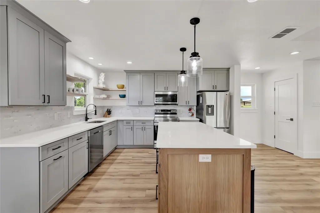 1901 Melissa Lane Keene TX 76031