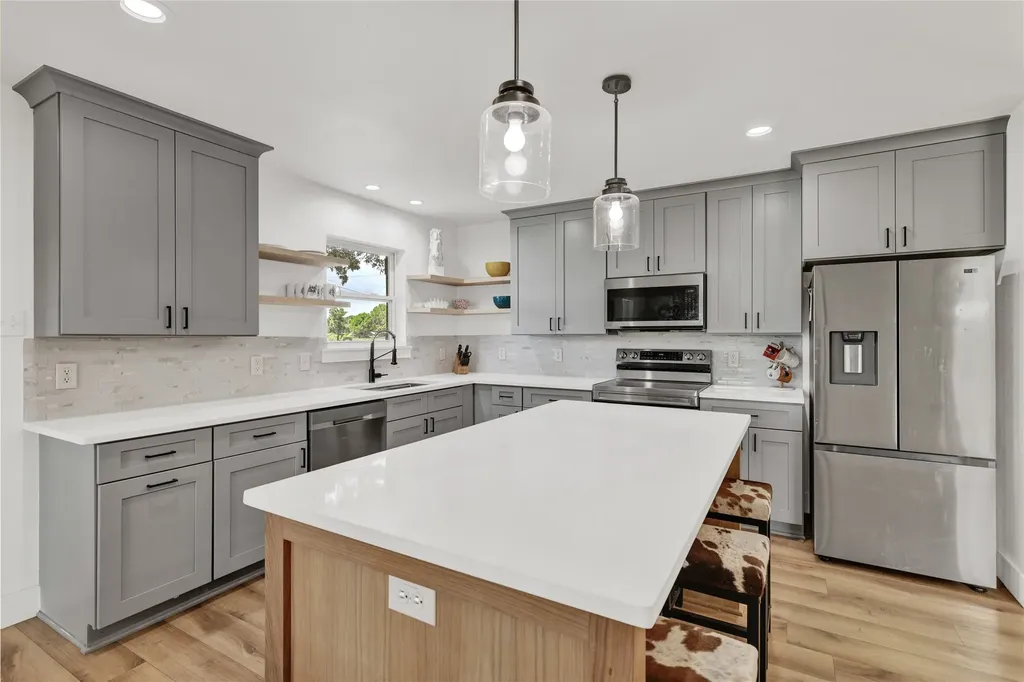1901 Melissa Lane Keene TX 76031