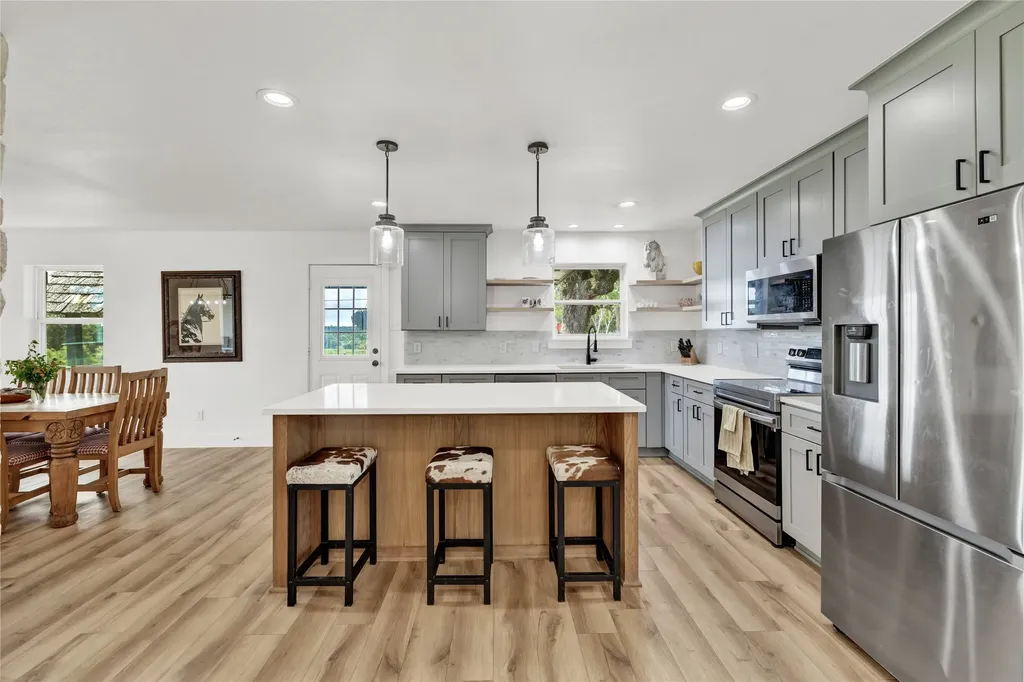 1901 Melissa Lane Keene TX 76031