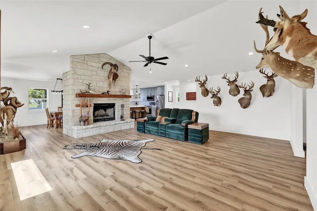 1901 Melissa Lane Keene TX 76031