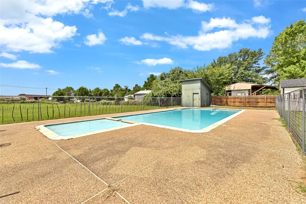 1901 Melissa Lane Keene TX 76031