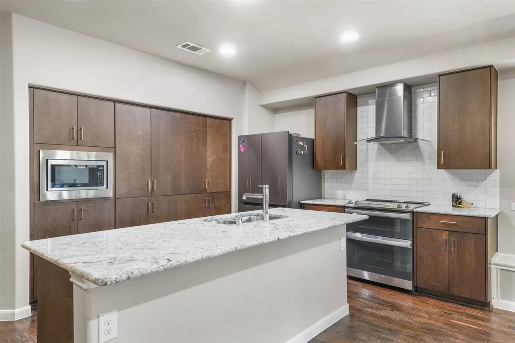 2017 Windsong Drive Heartland TX 75126