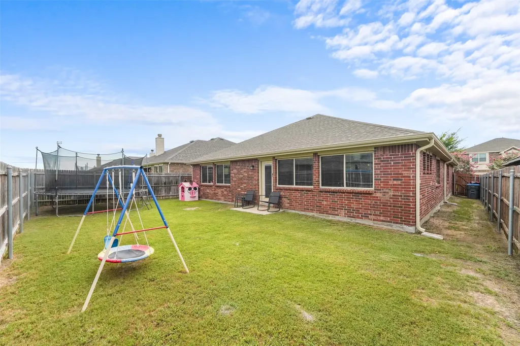 2017 Windsong Drive Heartland TX 75126