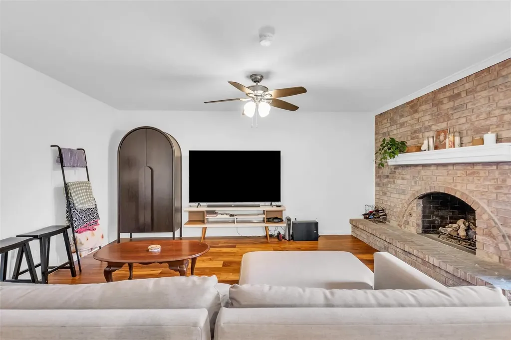 1901 Paxton Drive Carrollton TX 75007