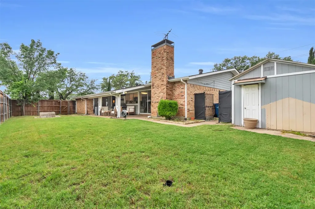 1901 Paxton Drive Carrollton TX 75007