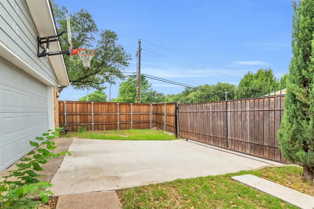 1901 Paxton Drive Carrollton TX 75007