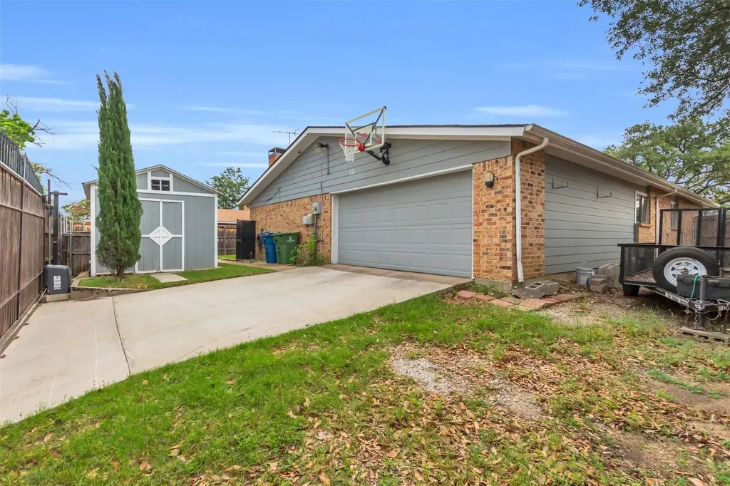 1901 Paxton Drive Carrollton TX 75007