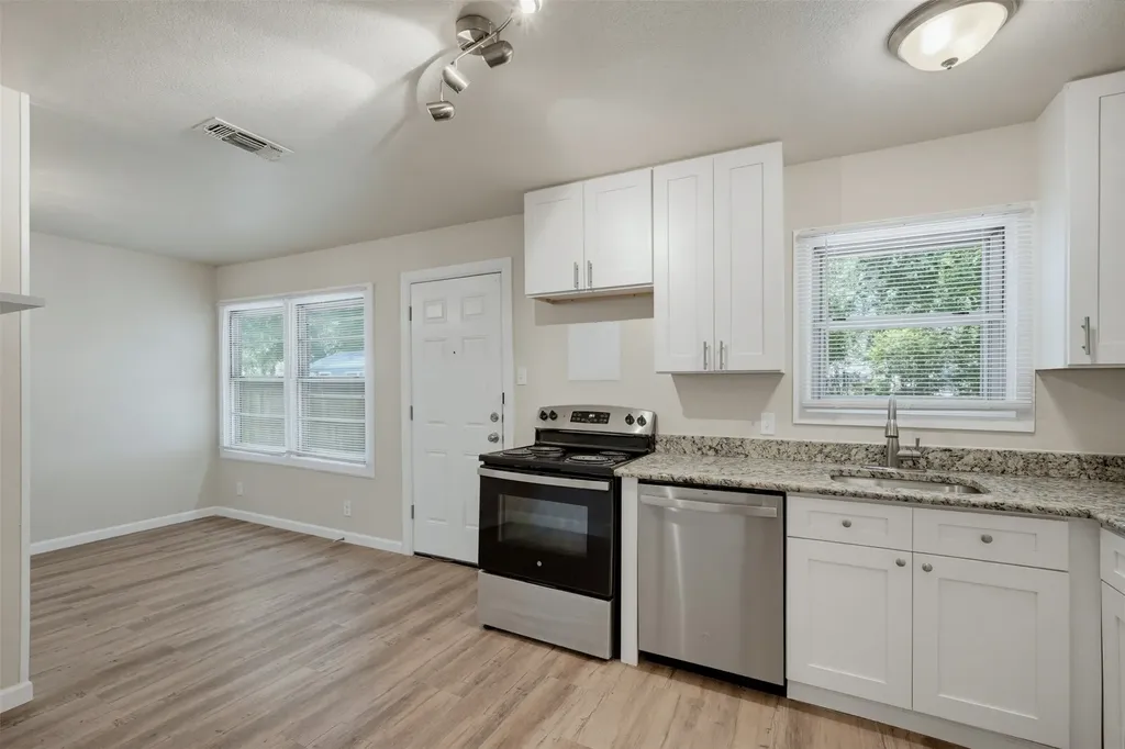 1414 Wynn Terrace Arlington TX 76010