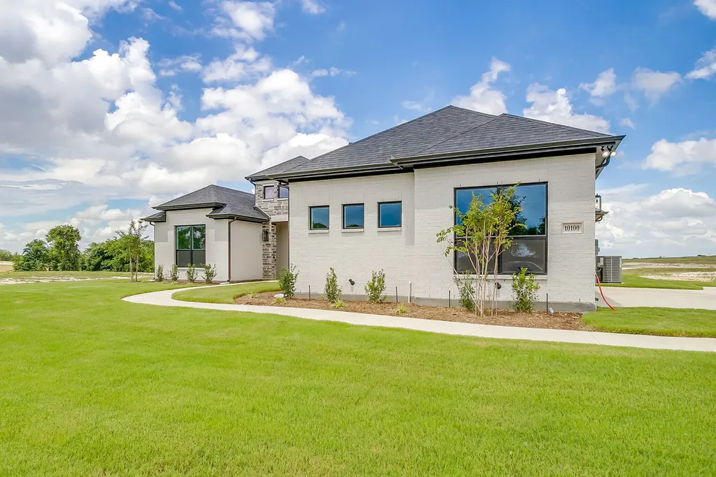 1011 Bartlett Peak Drive Waxahachie TX 75167