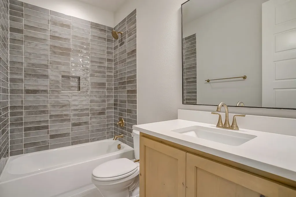 1011 Bartlett Peak Drive Waxahachie TX 75167