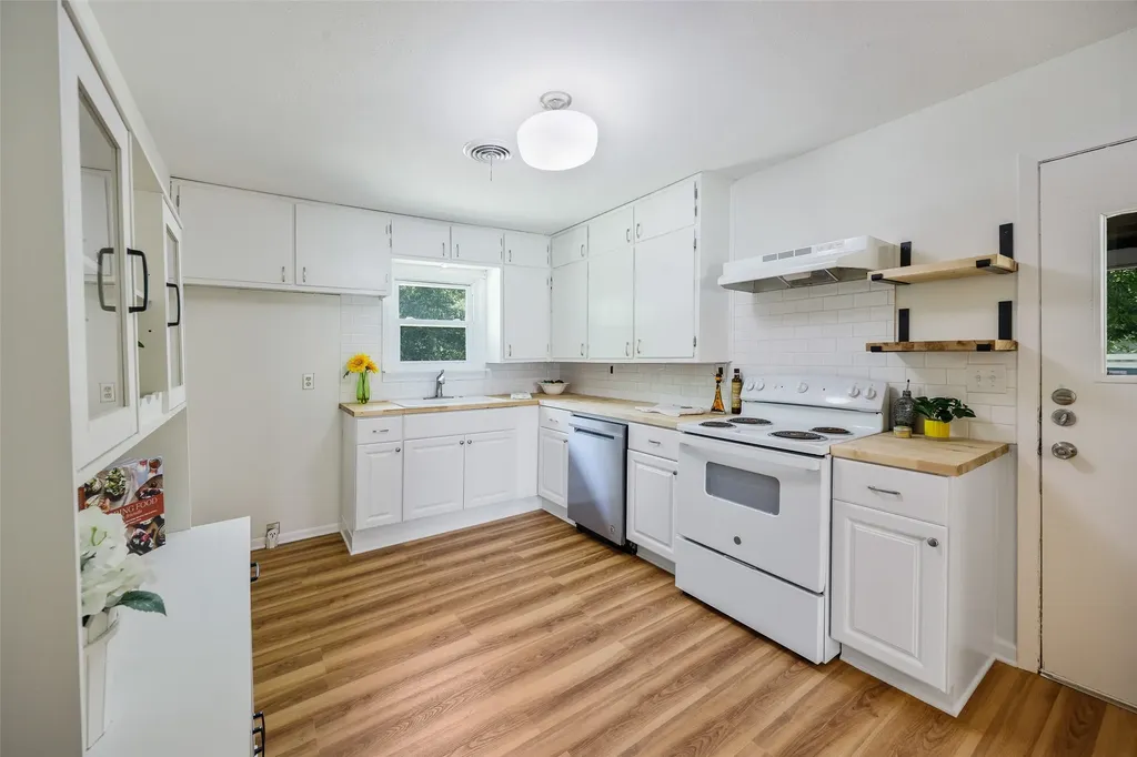112 W Oconnell Street Howe TX 75459