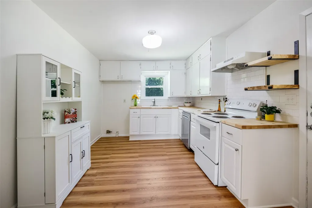 112 W Oconnell Street Howe TX 75459