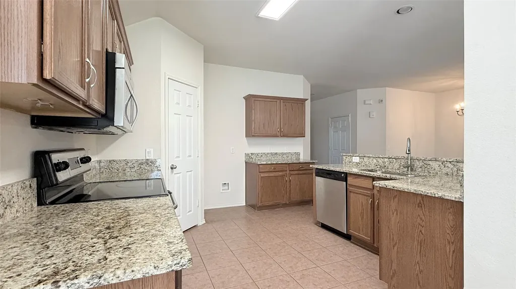 8210 Mossberg Drive Arlington TX 76002