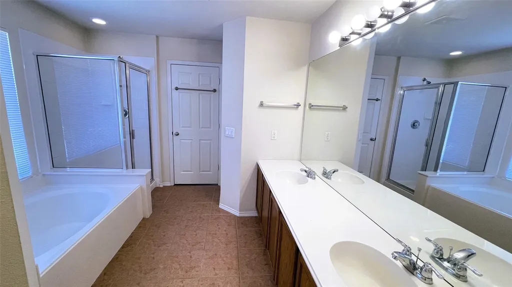 8210 Mossberg Drive Arlington TX 76002