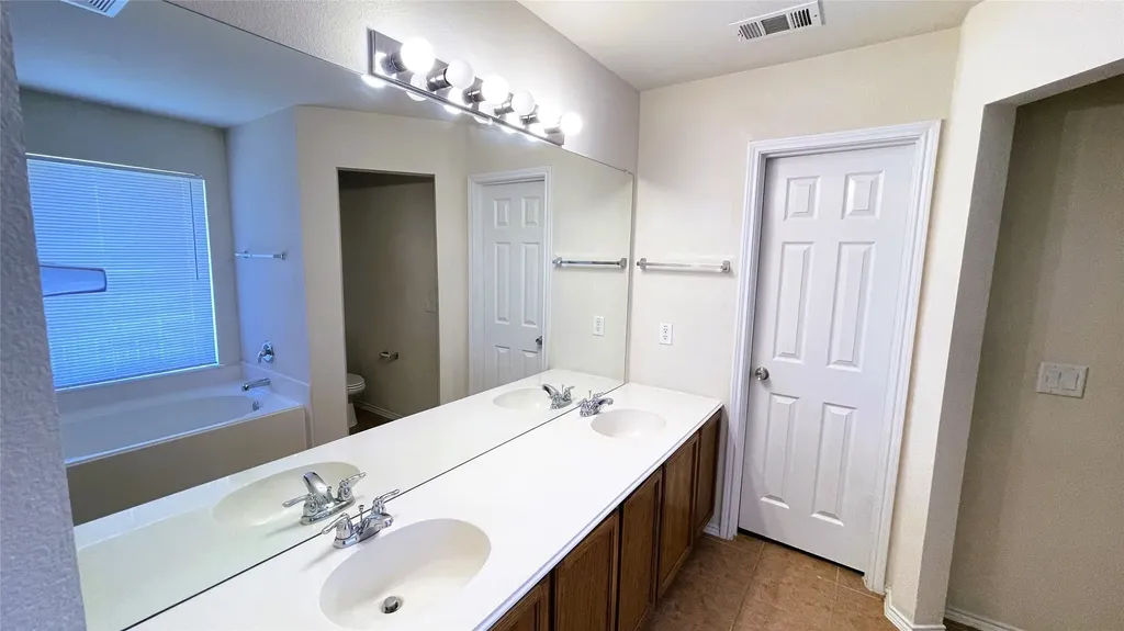 8210 Mossberg Drive Arlington TX 76002