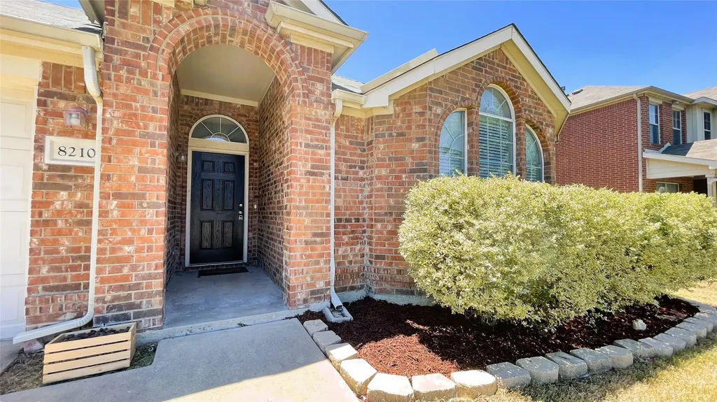 8210 Mossberg Drive Arlington TX 76002