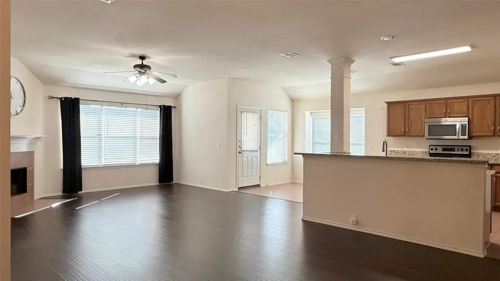8210 Mossberg Drive Arlington TX 76002