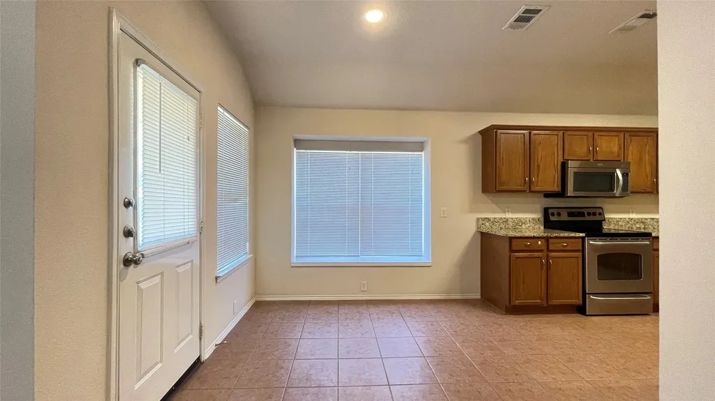 8210 Mossberg Drive Arlington TX 76002
