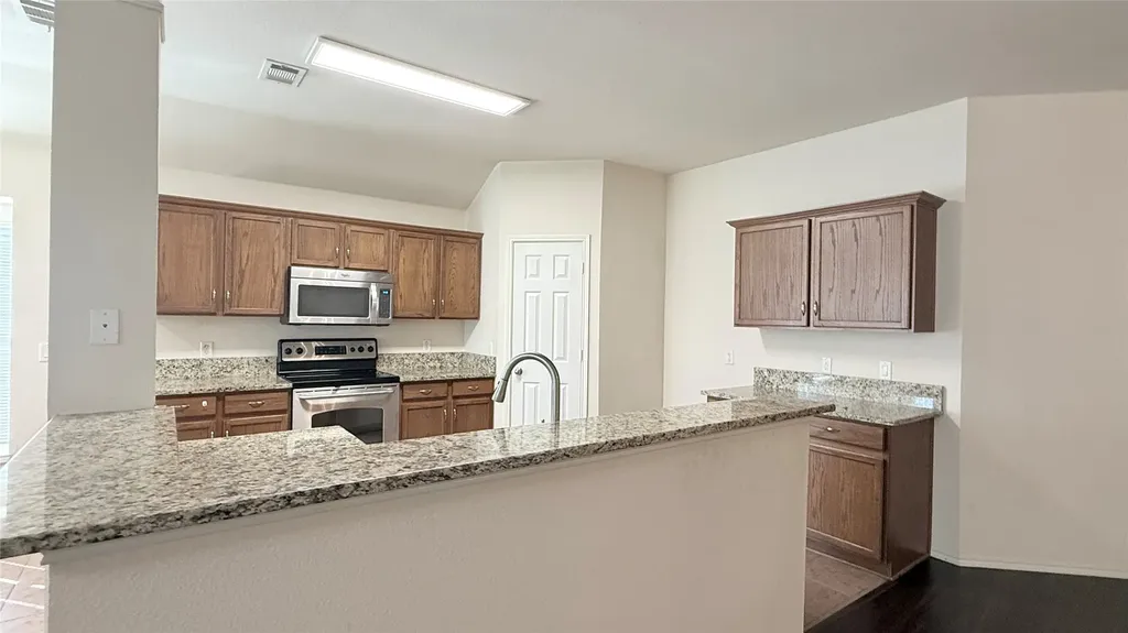 8210 Mossberg Drive Arlington TX 76002