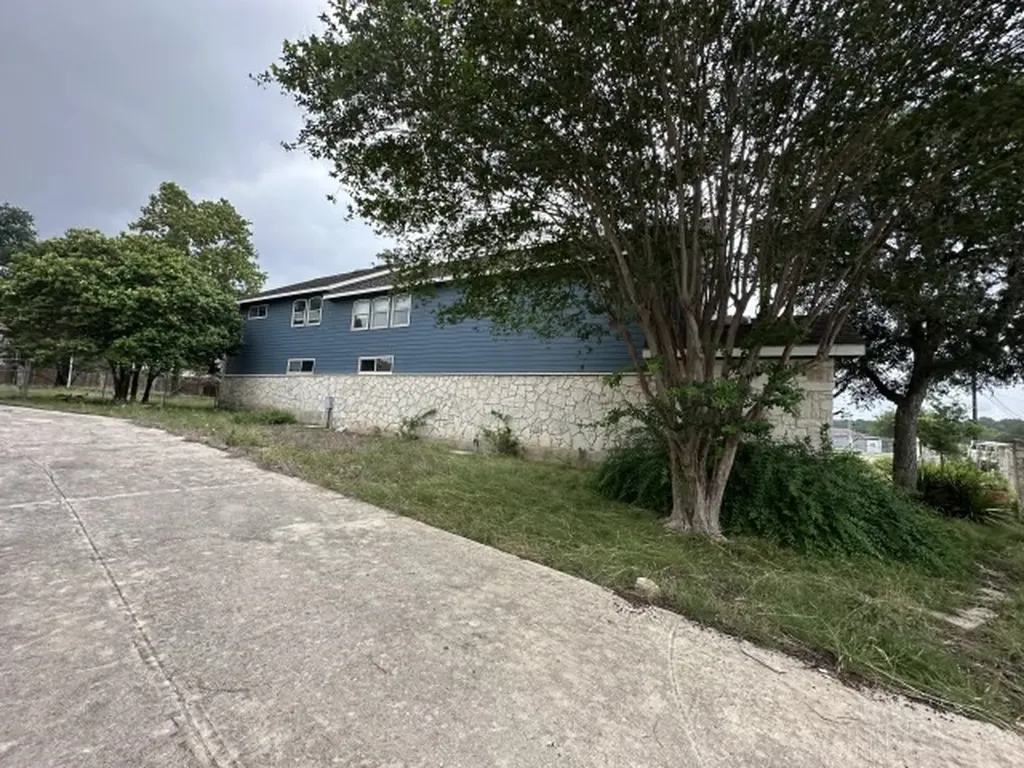 1125 Lakeshore Drive Canyon Lake TX 78133