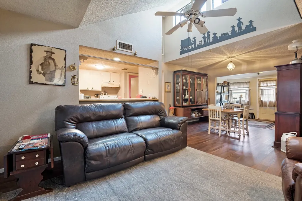 4615 Timber Run Drive Arlington TX 76001