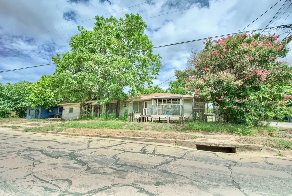 600 Hatton Street Waco TX 76704