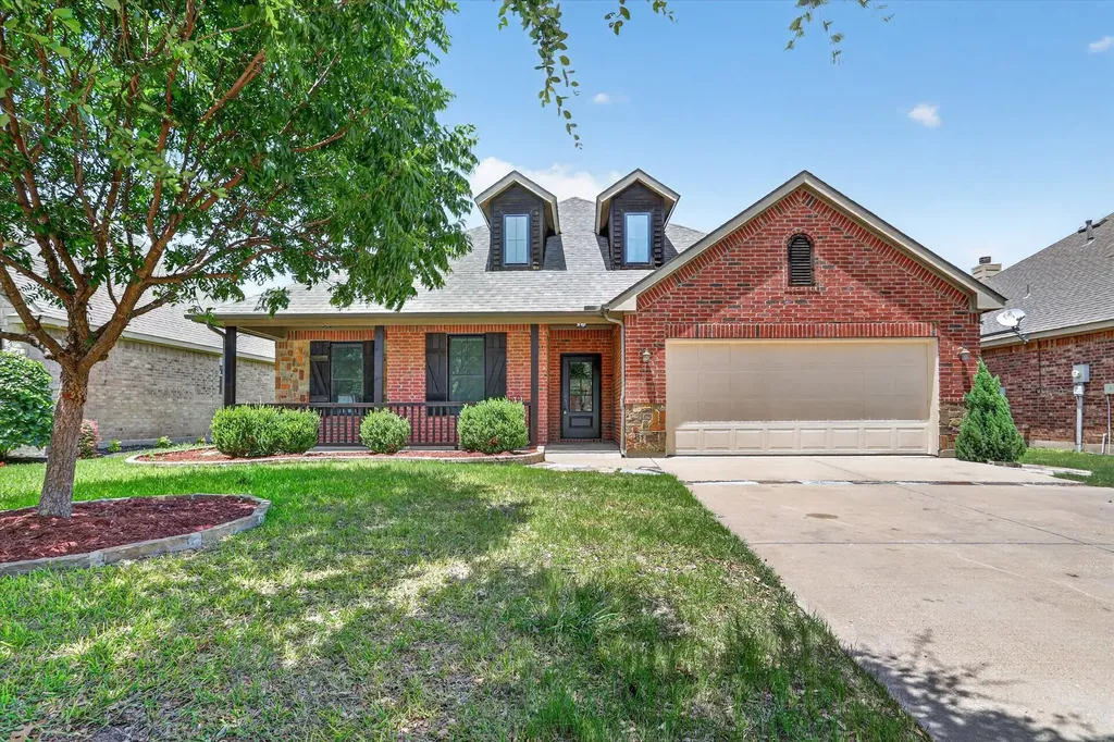 504 Castlebrook Court Saginaw TX 76179