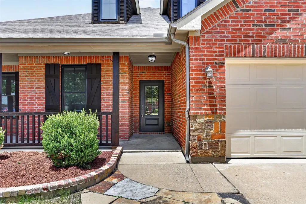 504 Castlebrook Court Saginaw TX 76179