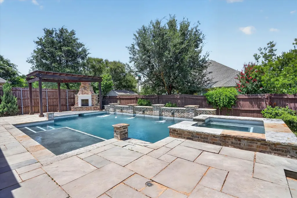 504 Castlebrook Court Saginaw TX 76179