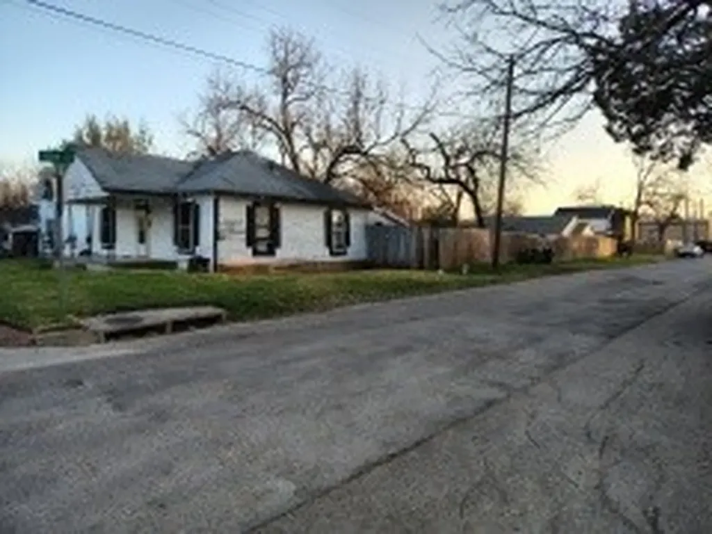 1001 S 16 Street Waco TX 76706