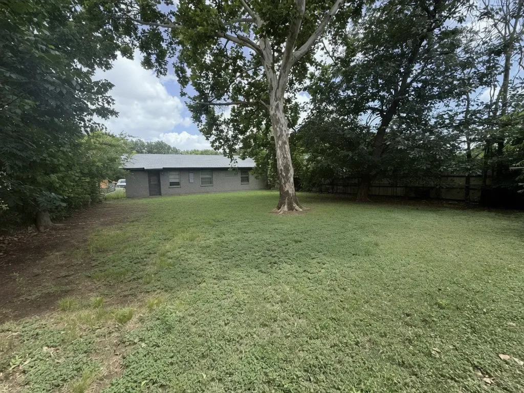 1706 Martin Luther Drive Arlington TX 76010