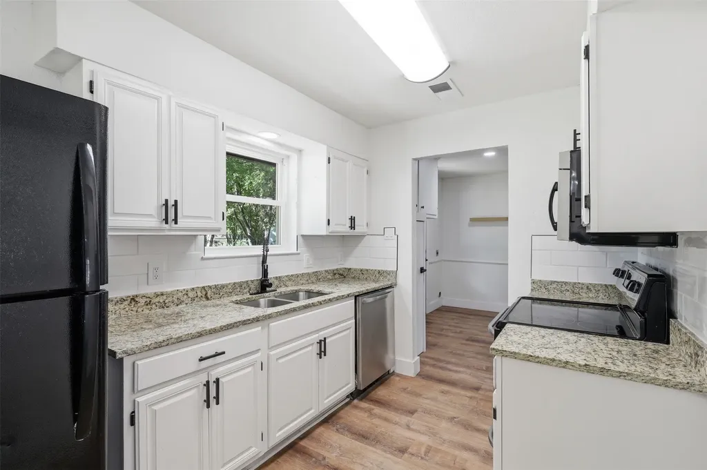 318 NE Michael Drive Burleson TX 76028