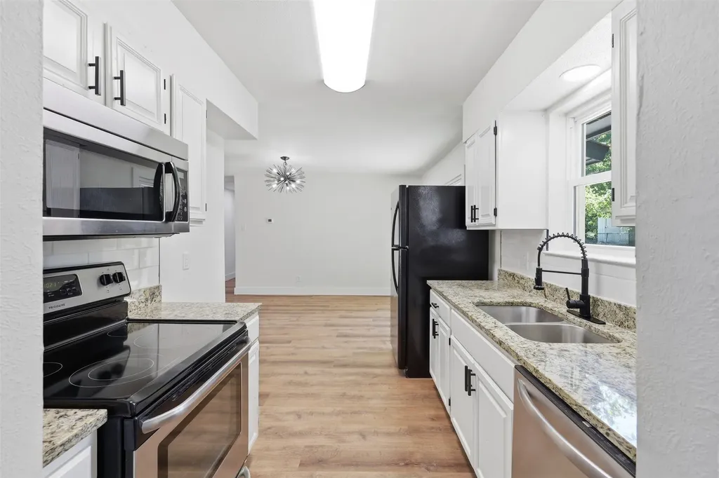 318 NE Michael Drive Burleson TX 76028