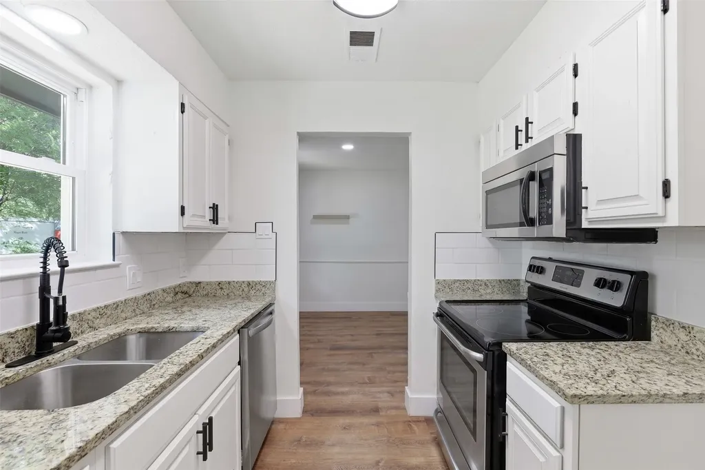 318 NE Michael Drive Burleson TX 76028