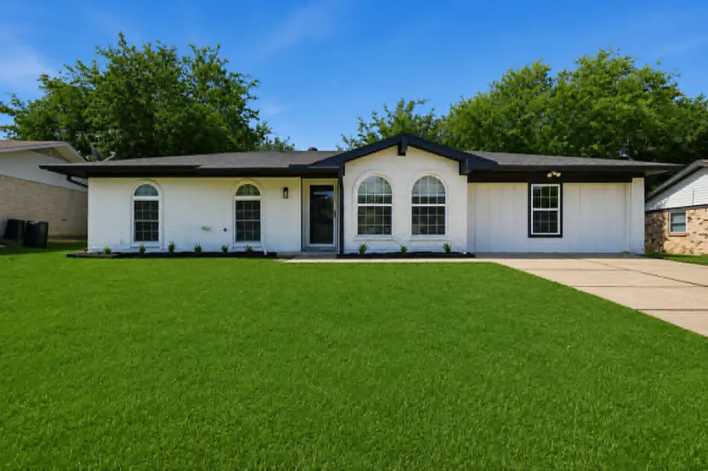 318 NE Michael Drive Burleson TX 76028