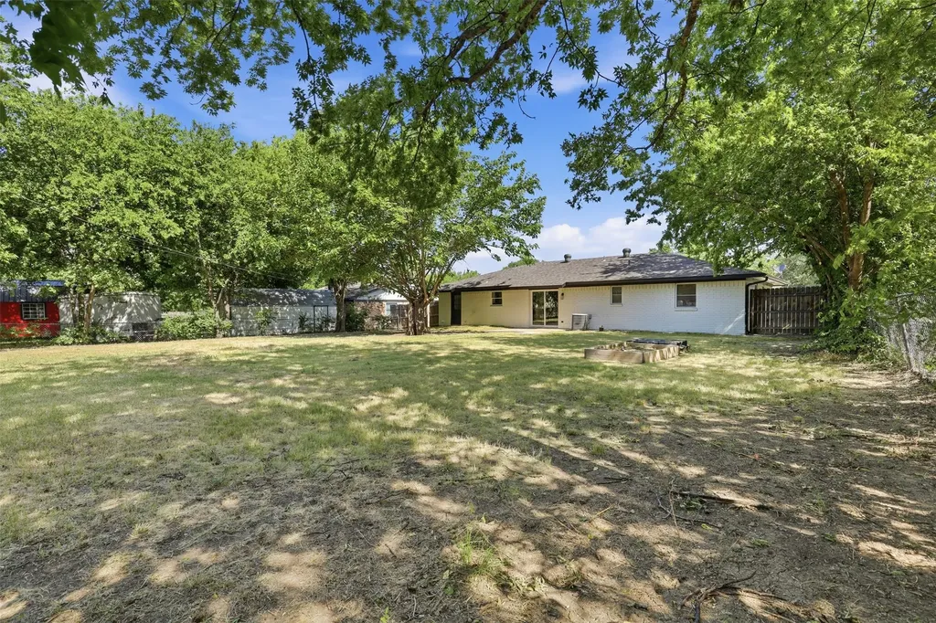 318 NE Michael Drive Burleson TX 76028