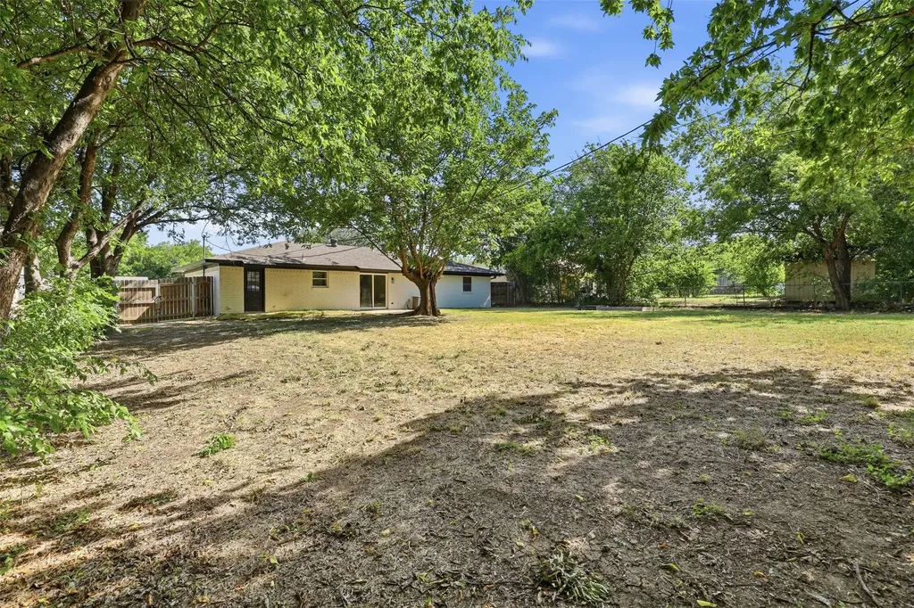 318 NE Michael Drive Burleson TX 76028