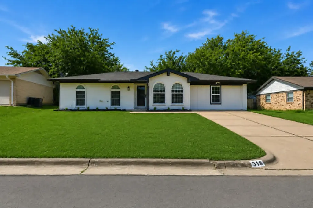 318 NE Michael Drive Burleson TX 76028