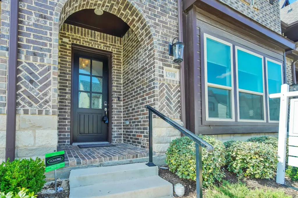 1900 Melinda Lane Farmers Branch TX 75234