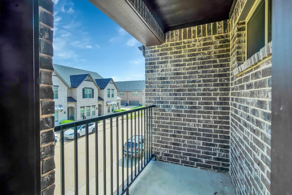 1900 Melinda Farmers Branch TX 75234