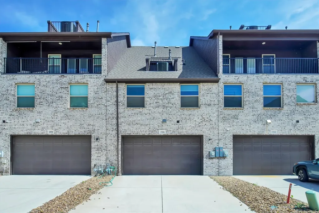 1900 Melinda Farmers Branch TX 75234