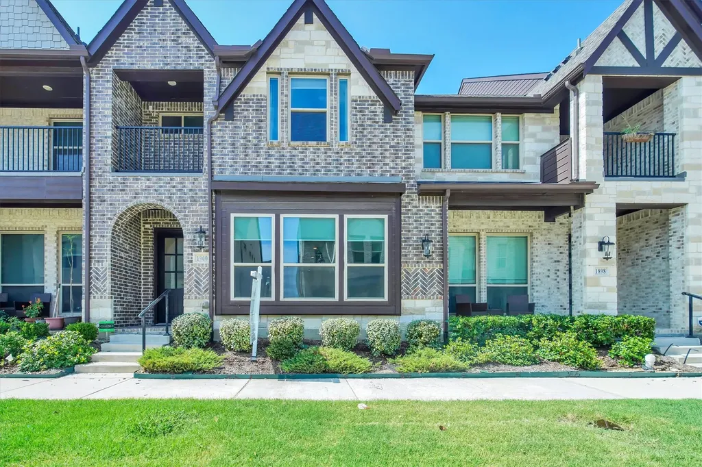 1900 Melinda Lane Farmers Branch TX 75234